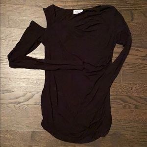 Bailey 44 black fitted top w exposed shoulder